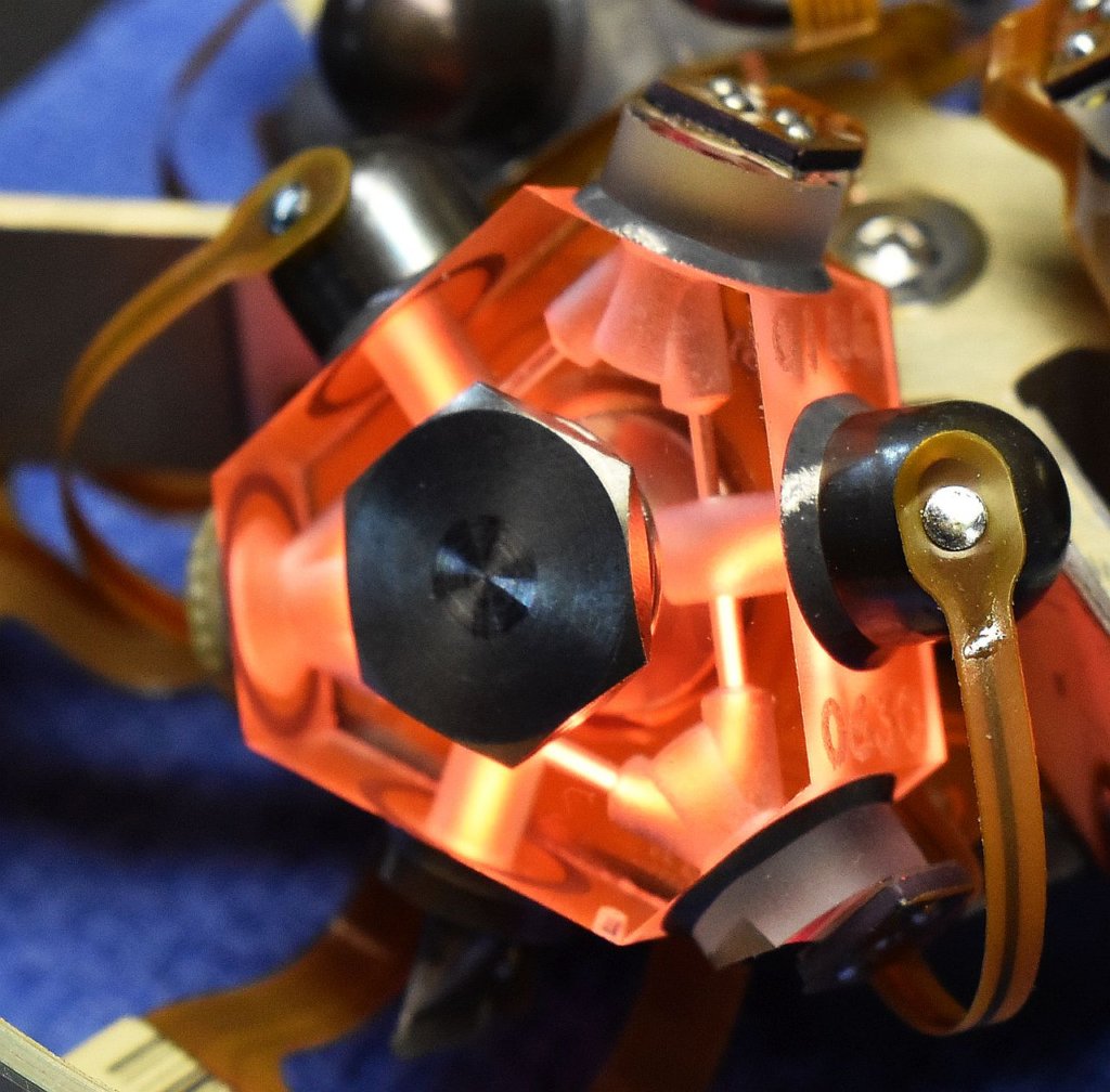 hg1700gg1308_ring_laser_gyro_assembly_one_laser_block_glowing3.jpg