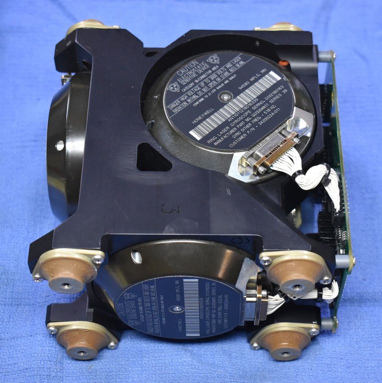 honeywellgg1320rlgbasedinertialplatformtopview3.jpg