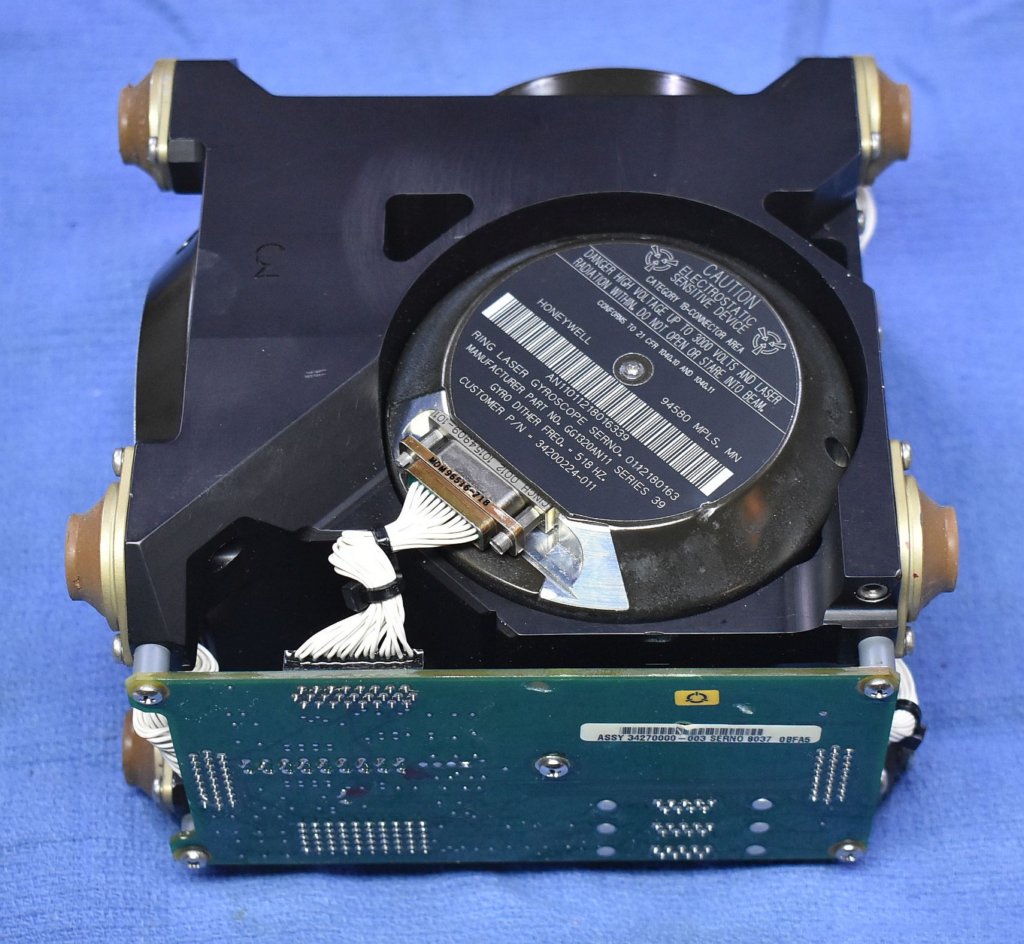 honeywellgg1320rlgbasedinertialplatformtopview4.jpg