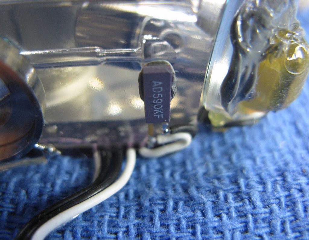 gg1320temperature_sensor_ad590_cloesup1.jpg