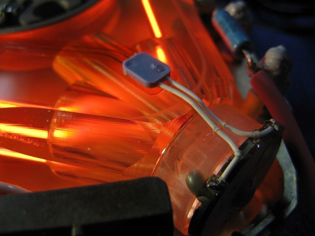 gg1342right_bottom_area_of_mirror2_powered_closeup1.jpg