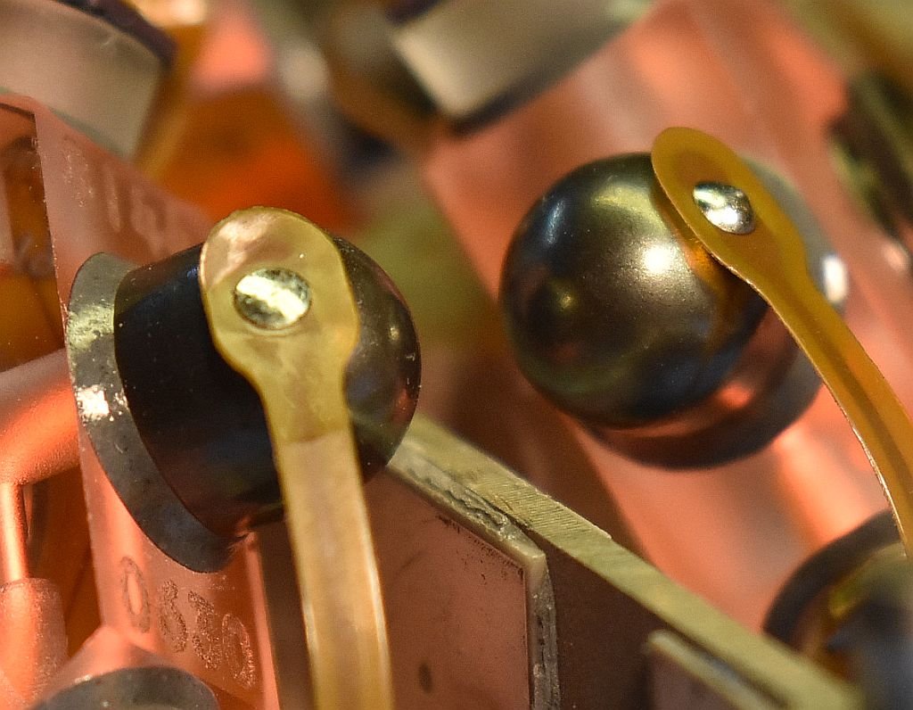 hg1700gg1308_laser_block_glowing_cathodes_closeup1.jpg