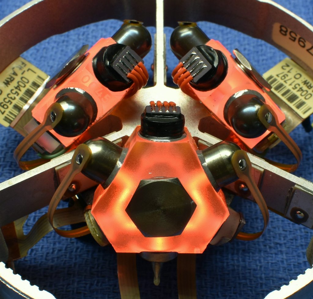 hg1700ag13gg1308_ring_laser_gyro_assembly_glowing2.jpg