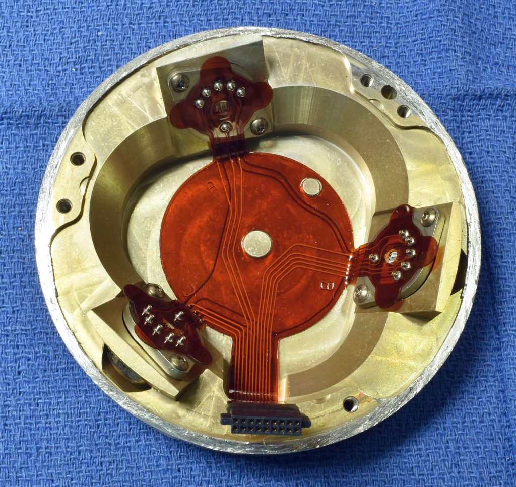 hg1700ag13imu_bottom_interior_straight_in1.jpg