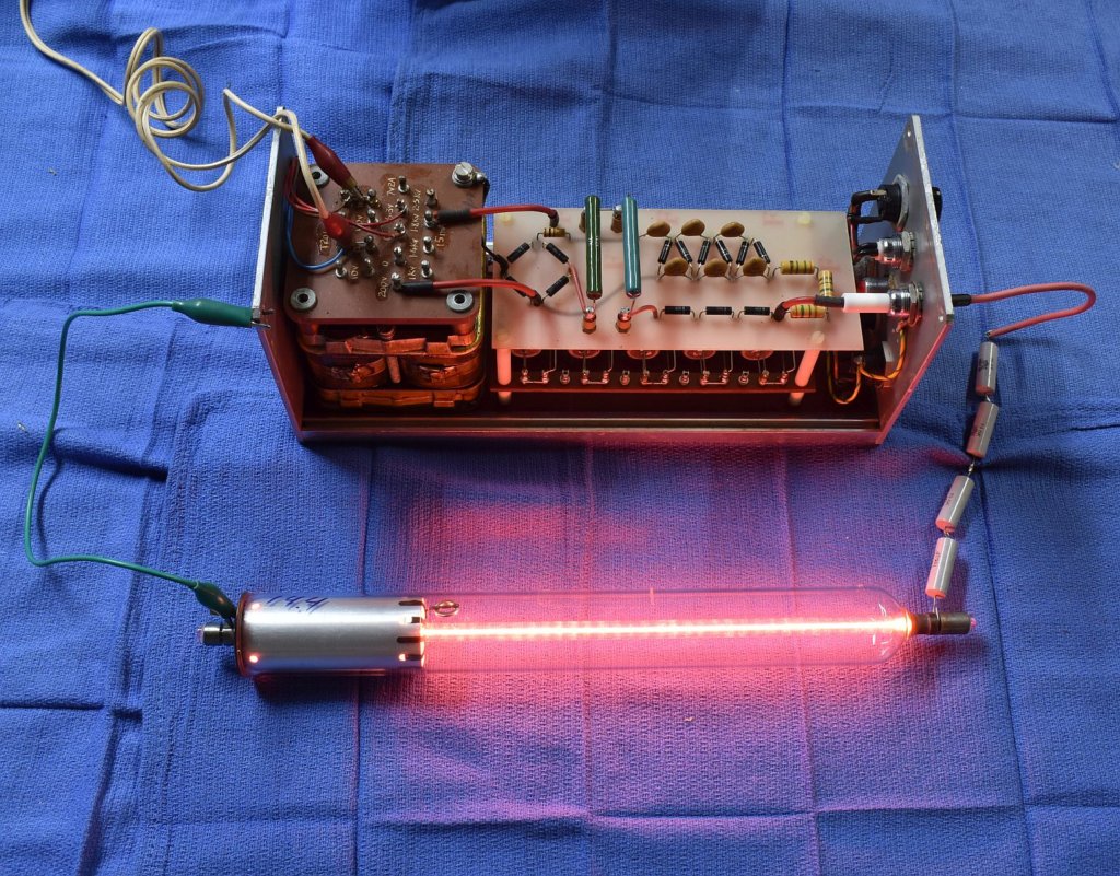 scientificacook_ps1_powering_modern_hene_laser_tube1.jpg